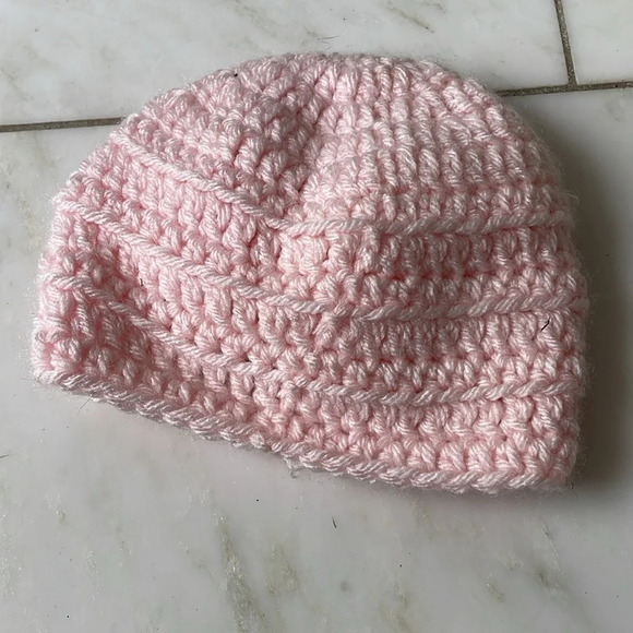 Handmade knit pink baby hat with bow - Picture 2 of 4